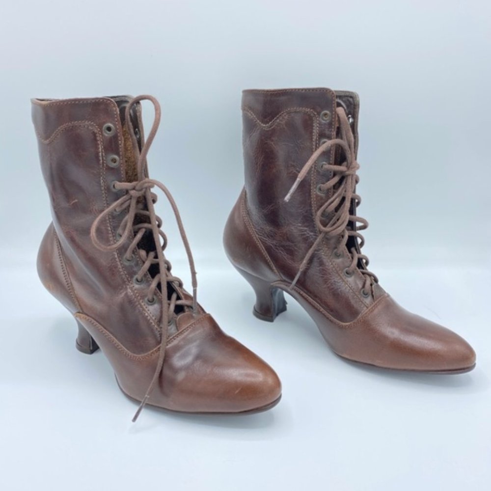 Oak Tree Farms Eleanor Brown Victorian Boots 6.5